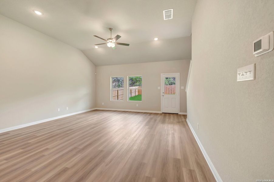 Spacious, unfurnished interior of a new home in Agave, San Antonio (Image 18).