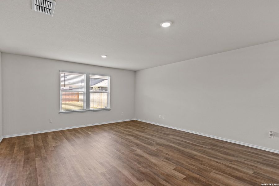 Spacious, unfurnished interior of a new home in , New Braunfels (Image 24).