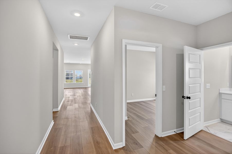 Spacious, unfurnished interior of a new home in Carnes Crossroads, Summerville (Image 14).