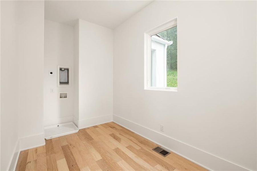 Spacious, unfurnished interior of a new home in , Chattahoochee Hills (Image 28).