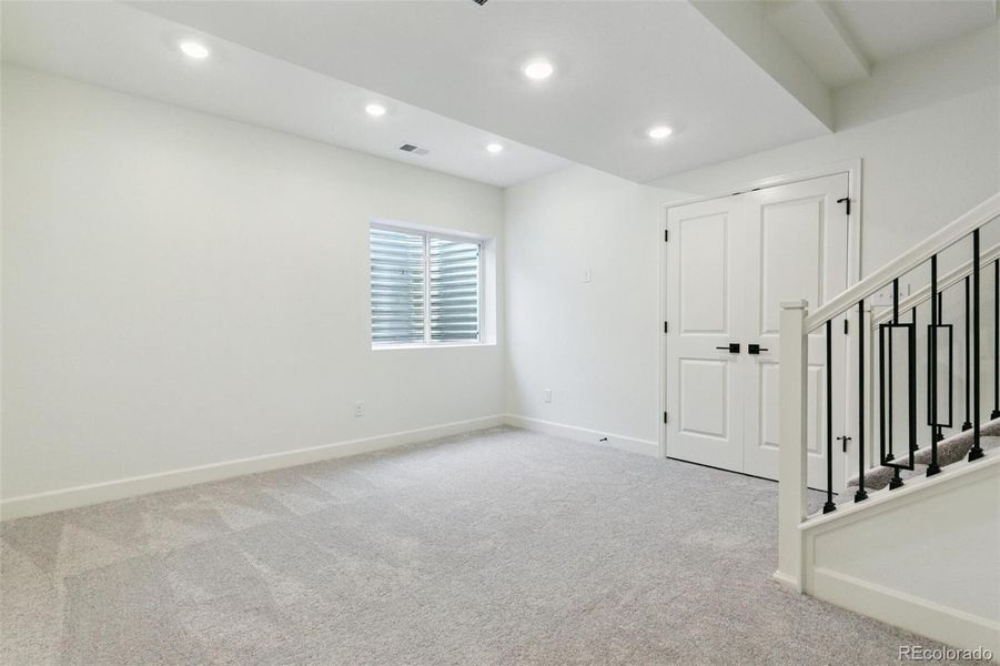 Spacious, unfurnished interior of a new home in Painted Prairie Villas, Aurora (Image 8).