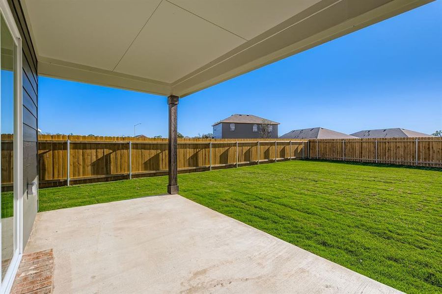 Exterior details and patio area of a home in Middlefield Village, Dallas (Image 3).