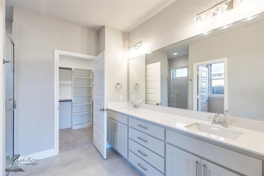 Furnished interior view inside a new home in , Abilene (Image 9).