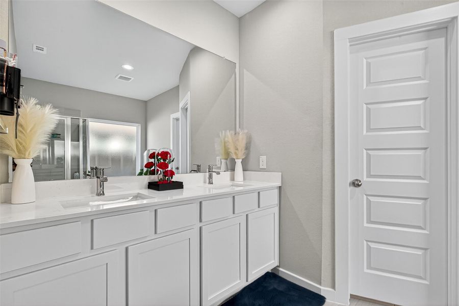 Primary Bathroom (1st Floor) Primary Bathroom (1st Floor)