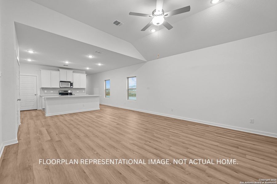 Spacious, unfurnished interior of a new home in Winding Brook, San Antonio (Image 18).