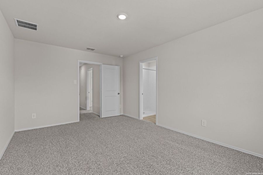 Spacious, unfurnished interior of a new home in Spring Valley, New Braunfels (Image 22).