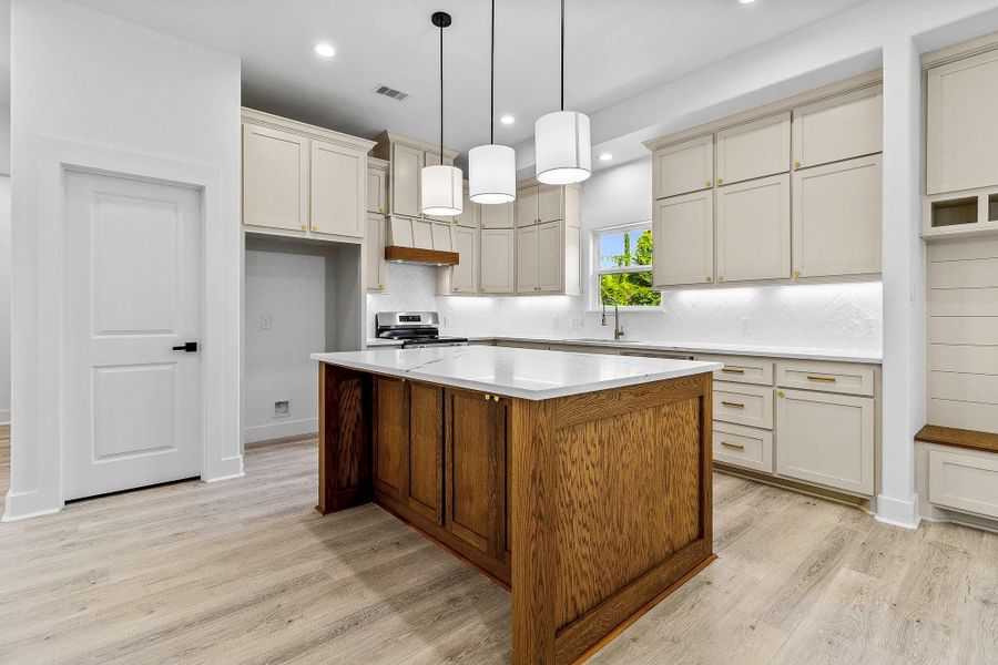 Furnished interior view inside a new home in , Onalaska (Image 31).