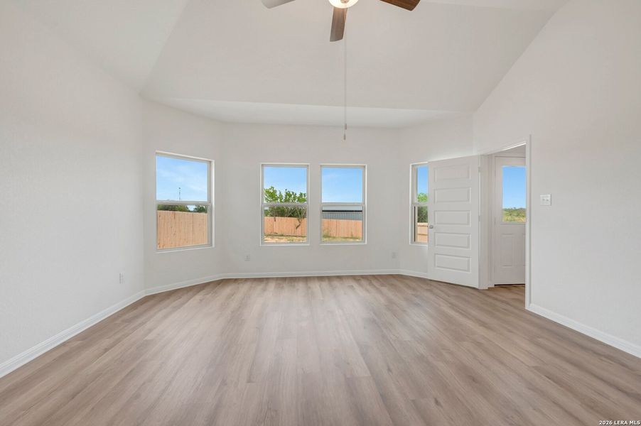 Spacious, unfurnished interior of a new home in Mesquite Ridge, San Antonio (Image 36).