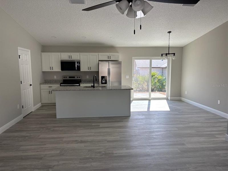 Spacious, unfurnished interior of a new home in , Citrus Springs (Image 20).