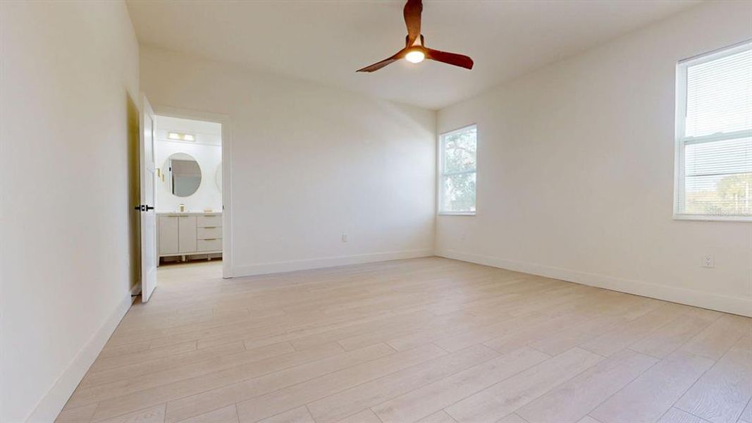 Spacious, unfurnished interior of a new home in , Tampa (Image 64).