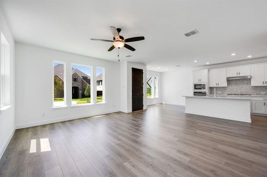 Spacious, unfurnished interior of a new home in North Sky Celina, Celina (Image 28). Spacious, unfurnished interior of a new home in North Sky Celina, Celina (Image 28).