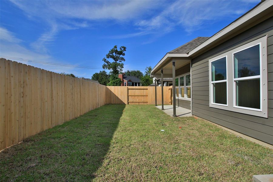 Front exterior of a new home in Ellis Cove, Seabrook, TX, highlighting curb appeal (Image 21). Front exterior of a new home in Ellis Cove, Seabrook, TX, highlighting curb appeal (Image 21).