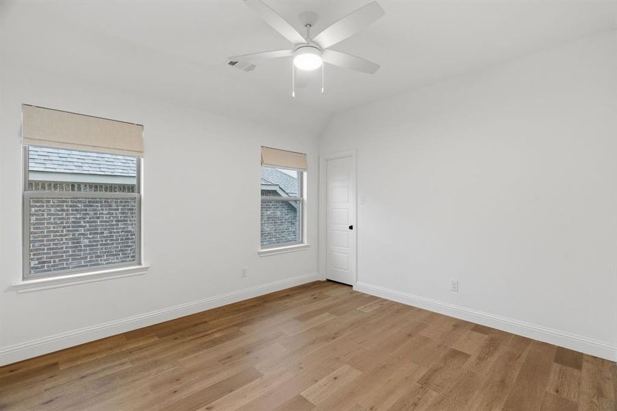 Spacious, unfurnished interior of a new home in , Aledo (Image 18).