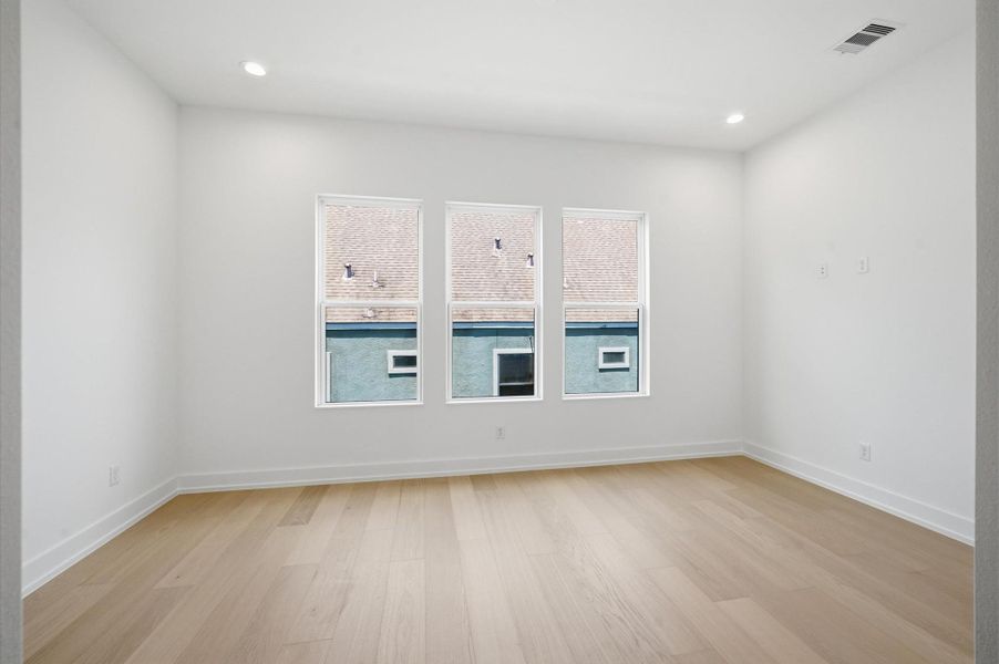 Spacious, unfurnished interior of a new home in , Houston (Image 21).