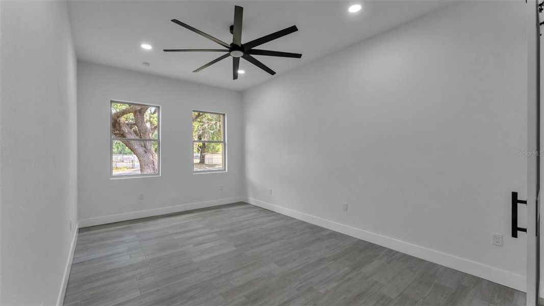 Spacious, unfurnished interior of a new home in , Plant City (Image 31).