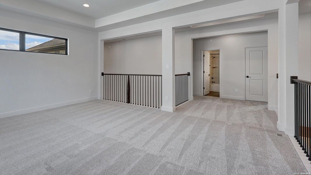 Spacious, unfurnished interior of a new home in Ladera, San Antonio (Image 27).