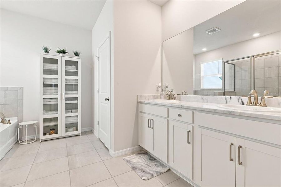Furnished interior view inside a new home in , Lakewood Ranch (Image 19).