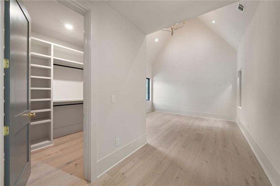 Spacious, unfurnished interior of a new home in , Dunwoody (Image 23).