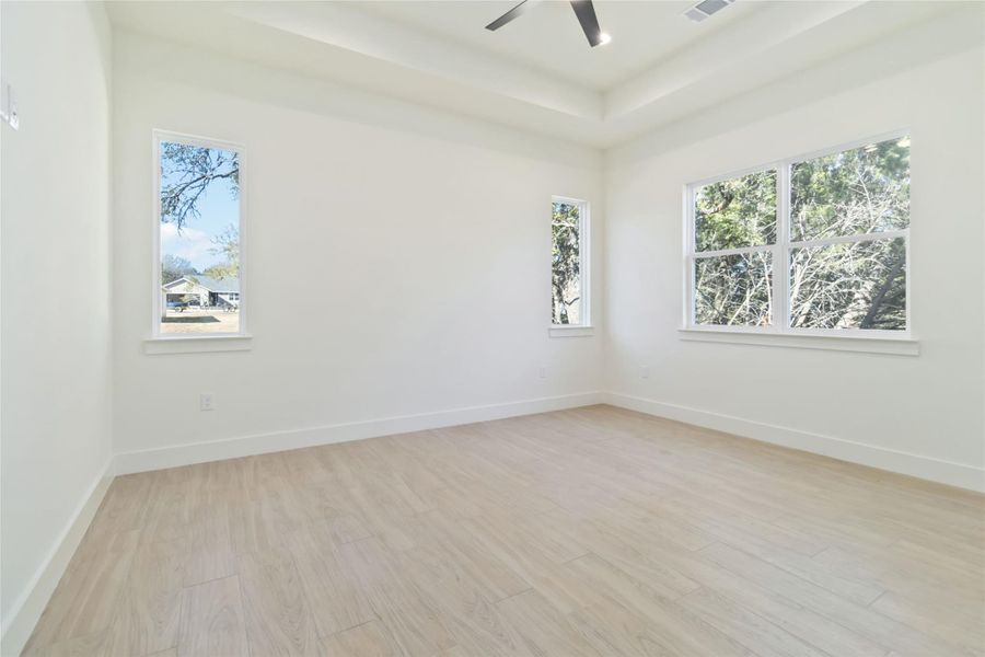 Primary bedroom without virtual staging Primary bedroom without virtual staging