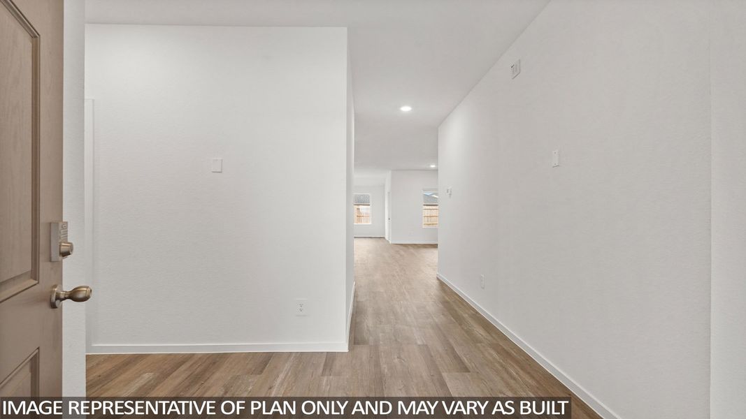 Spacious, unfurnished interior of a new home in Sunterra, Katy (Image 12).