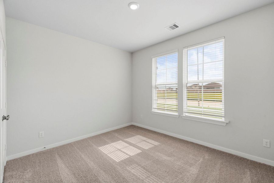 Spacious, unfurnished interior of a new home in Sunterra Lakes, Brookshire (Image 18). Spacious, unfurnished interior of a new home in Sunterra Lakes, Brookshire (Image 18).