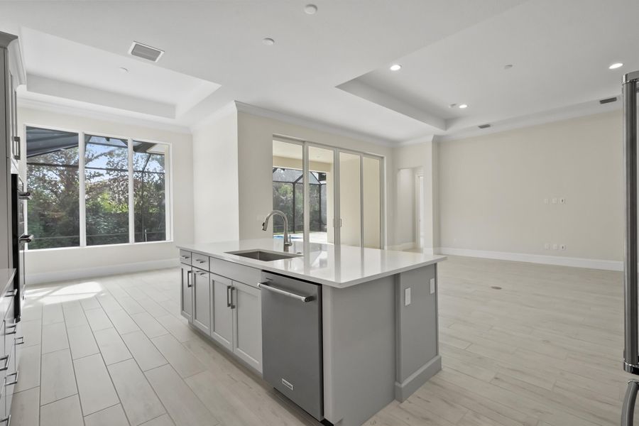 4232 Montagu Ave_Amaryllis_Lot 15_26