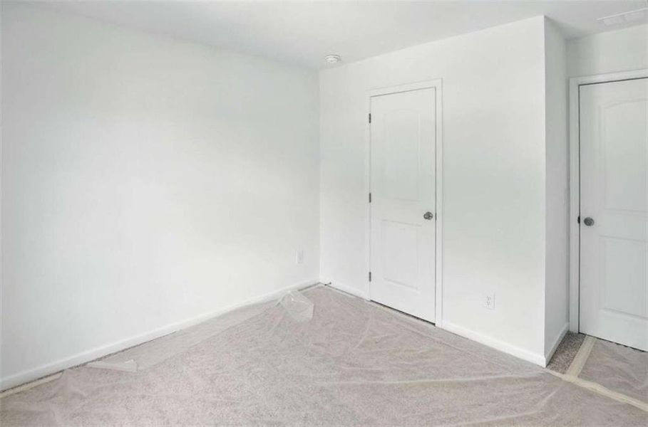 Spacious, unfurnished interior of a new home in Creekside Landing, Dallas (Image 27).