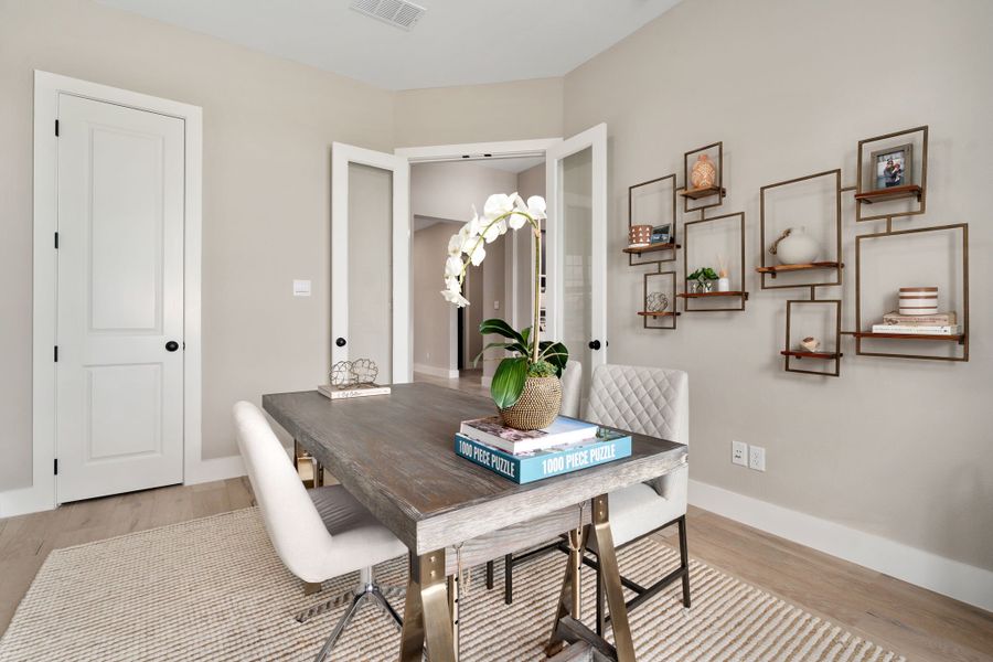 Plan 1685 Home Office Representative Photo
