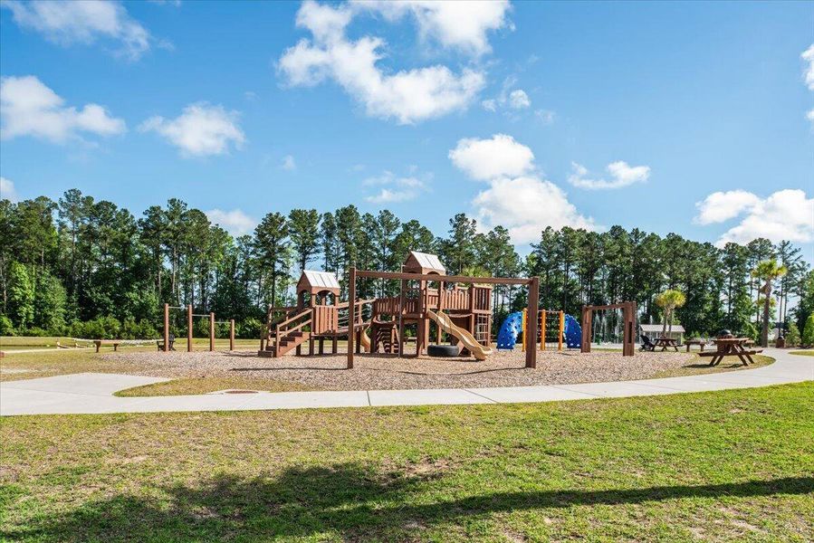 Community amenities in , Summerville (Image 33).