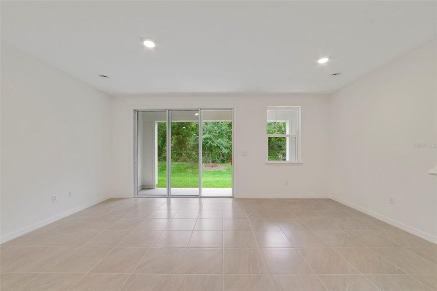 Spacious, unfurnished interior of a new home in Towns at Greenleaf, Oviedo (Image 16).