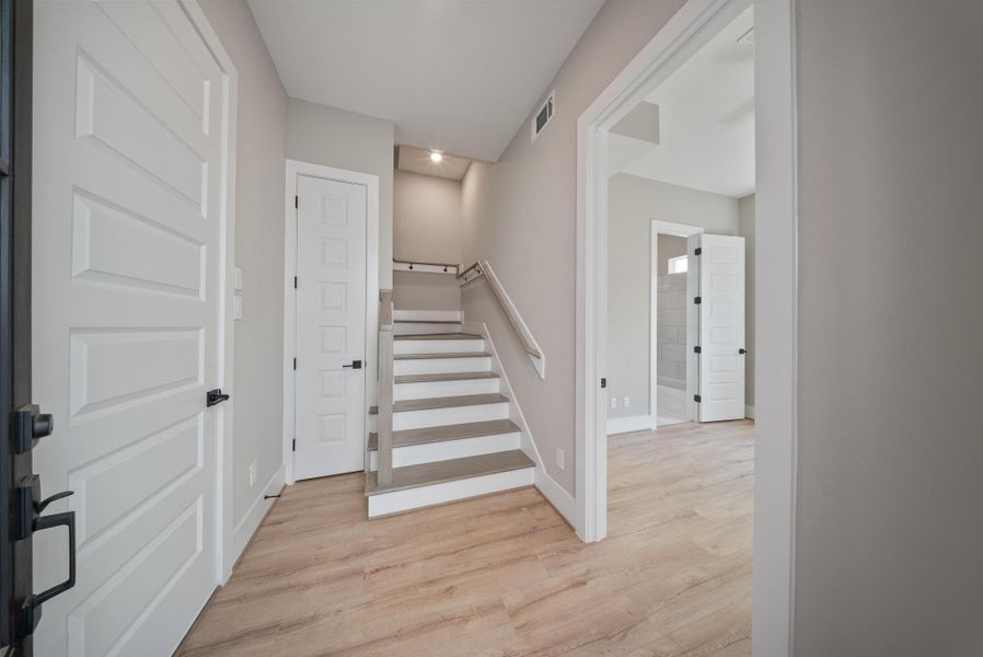 Spacious, unfurnished interior of a new home in Griggs Landing, Houston (Image 13).