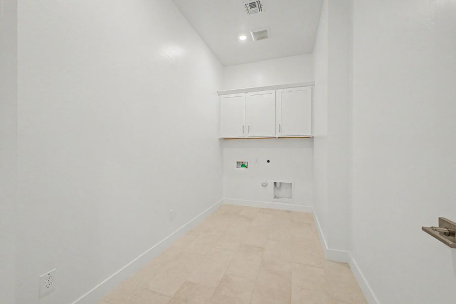 Spacious, unfurnished interior of a new home in Frontera, Surprise (Image 12). Spacious, unfurnished interior of a new home in Frontera, Surprise (Image 12).