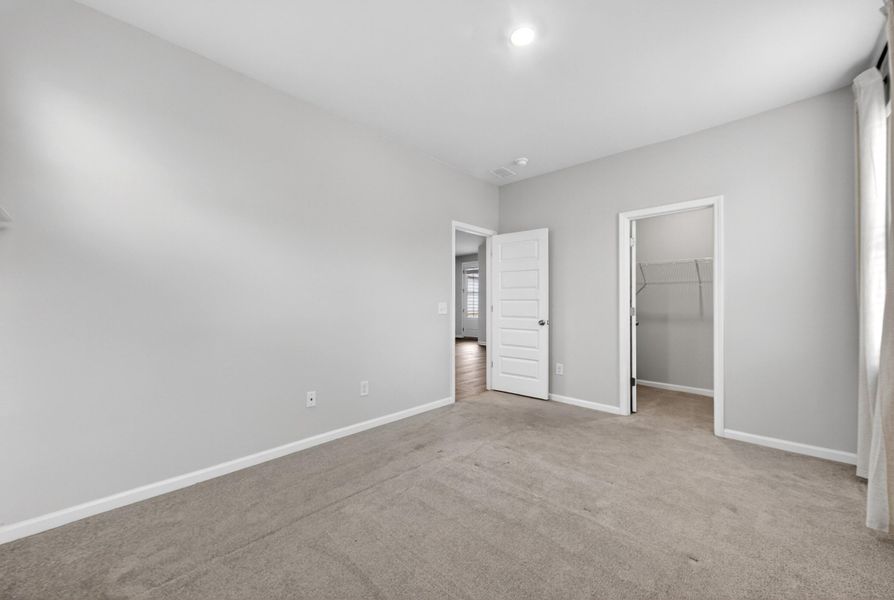 Spacious, unfurnished interior of a new home in , Summerville (Image 39).