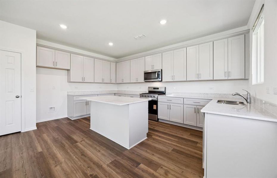 Spacious kitchen with eat-in bartop island