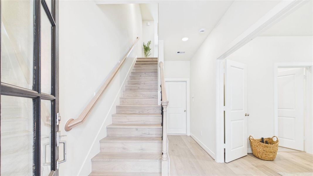 Spacious, unfurnished interior of a new home in White Oak Station, Houston (Image 21). Spacious, unfurnished interior of a new home in White Oak Station, Houston (Image 21).