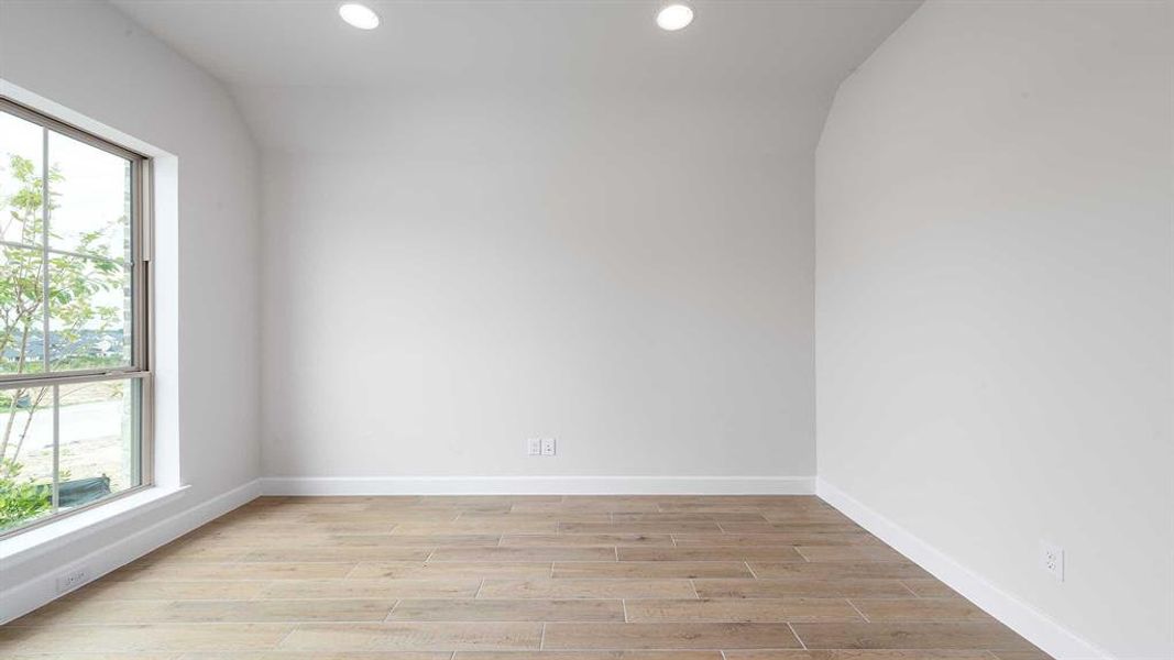 Spacious, unfurnished interior of a new home in Talon Hills 60'/70', Fort Worth (Image 18). Spacious, unfurnished interior of a new home in Talon Hills 60'/70', Fort Worth (Image 18).