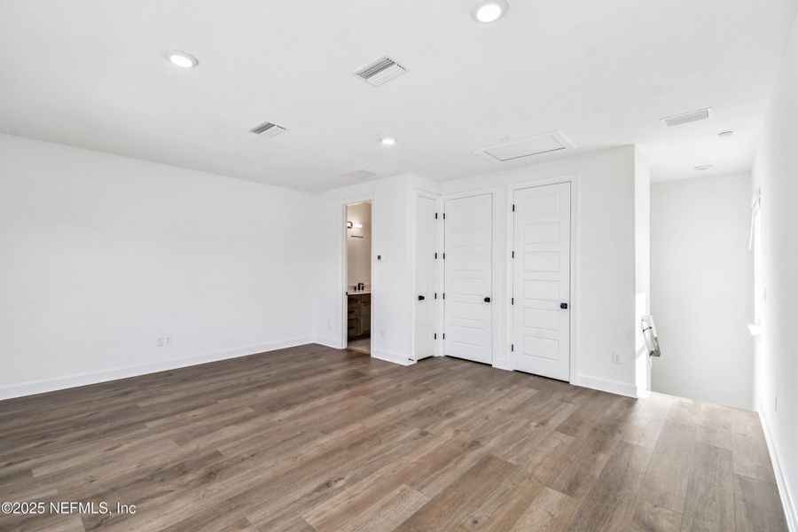 Spacious, unfurnished interior of a new home in , Jacksonville (Image 15).