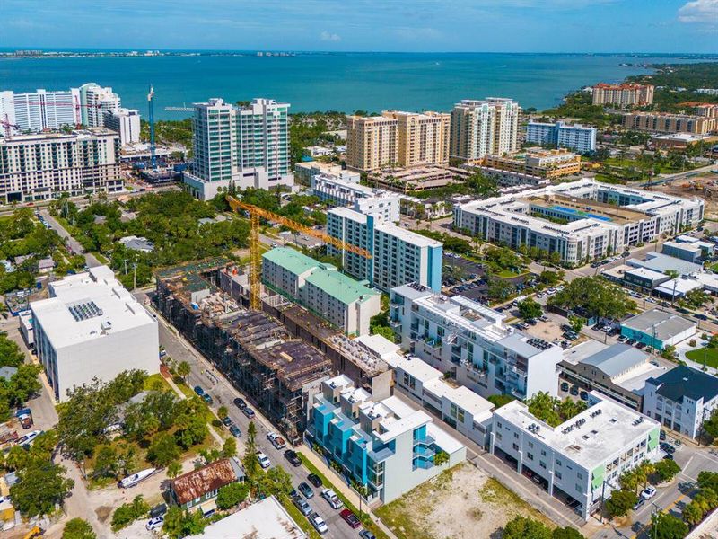 Condo located in Sarasota, FL showcasing its design and architecture (Image 28).