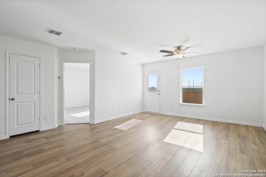 Spacious, unfurnished interior of a new home in , San Antonio (Image 12).