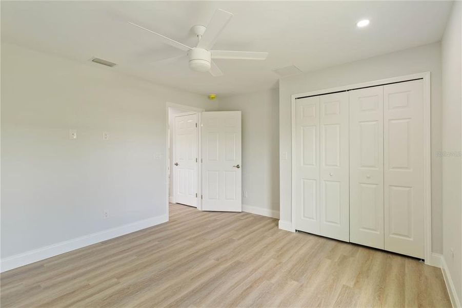 Spacious, unfurnished interior of a new home in , Rotonda West (Image 23).