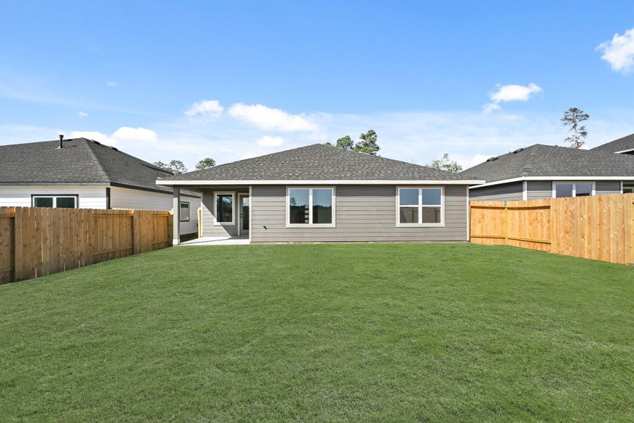 Exterior details and patio area of a home in Chapel Lakes, Montgomery (Image 21).
