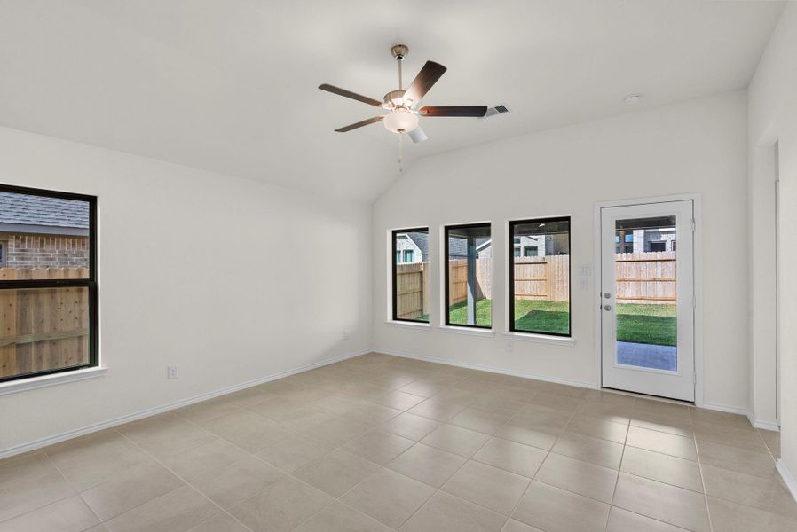 Spacious, unfurnished interior of a new home in Grand Central Park, Conroe (Image 17).