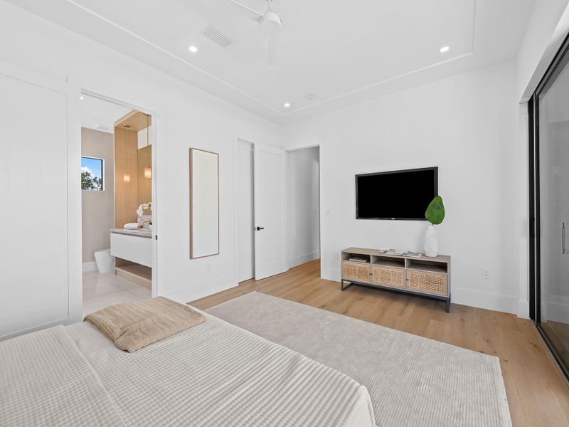 Furnished interior view inside a new home in , Fort Lauderdale (Image 15). Furnished interior view inside a new home in , Fort Lauderdale (Image 15).