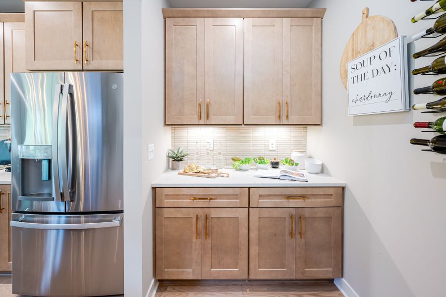 Representative furnished interior of a home built from the Finley by Fischer Homes in Twin Lakes, Hoschton (Image 19).