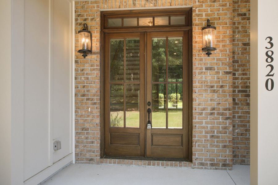 Exterior details and patio area of a home in , Johns Island (Image 4).