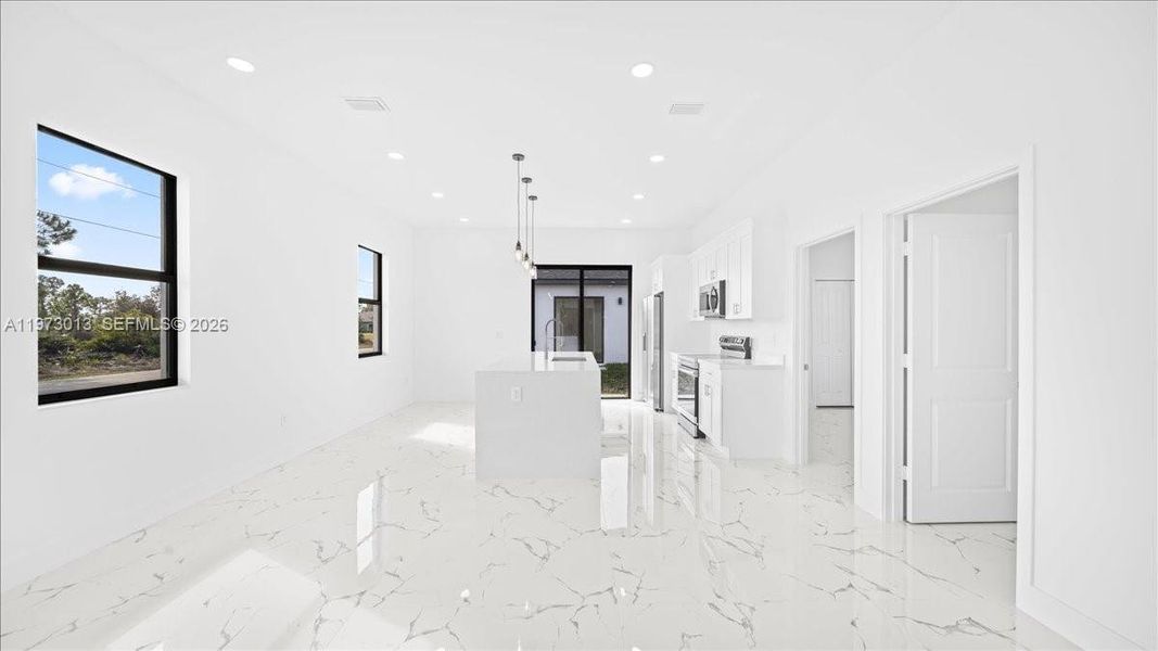 Spacious, unfurnished interior of a new home in , Lehigh Acres (Image 20).