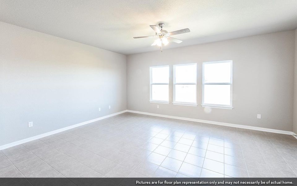 Spacious, unfurnished interior of a new home in Swenson Heights, Seguin (Image 8).
