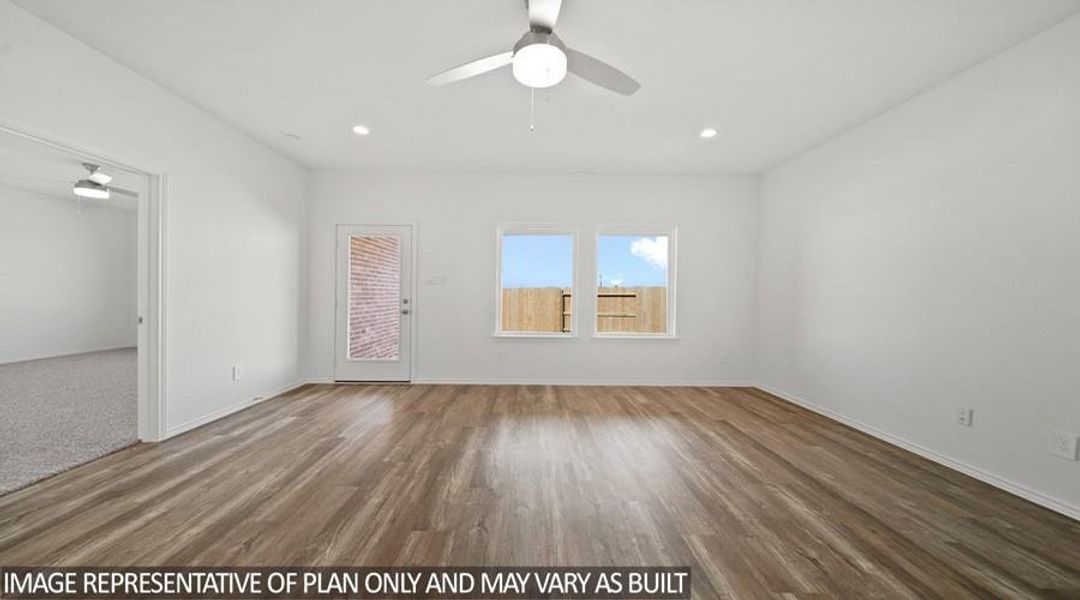 Spacious, unfurnished interior of a new home in River Ranch Trails, Dayton (Image 11).