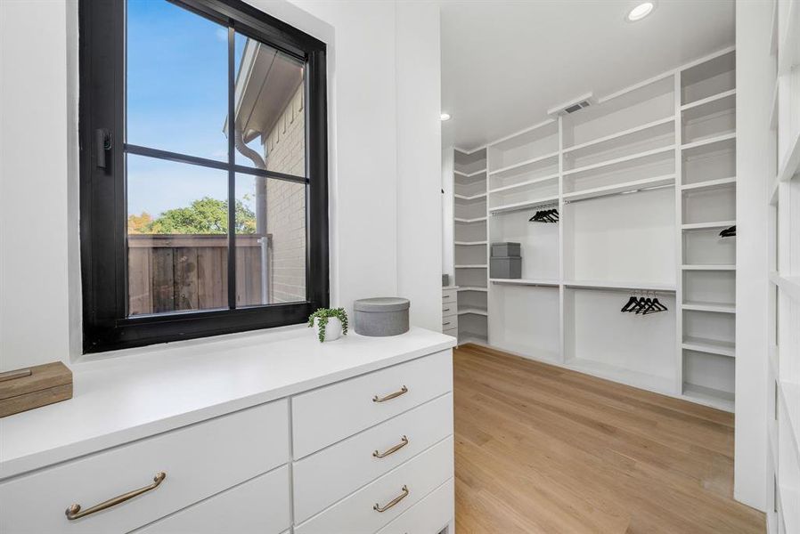 Furnished interior view inside a new home in , Dallas (Image 22). Furnished interior view inside a new home in , Dallas (Image 22).