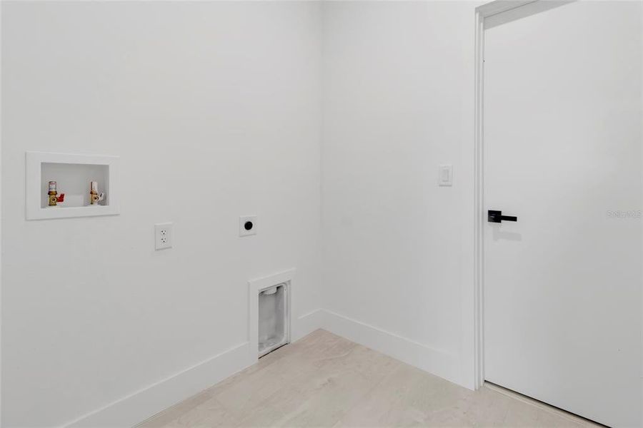 Spacious, unfurnished interior of a new home in , Ocala (Image 25).